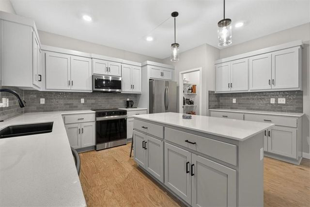 2708 SW 12th Street, Lee's Summit, MO 64081