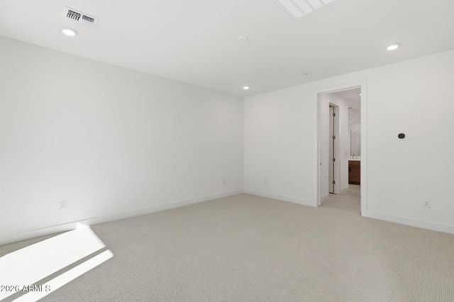 2121 W SONORAN DESERT Drive 115, Phoenix, AZ 85085