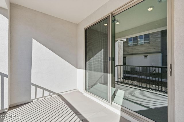 2121 W SONORAN DESERT Drive 115, Phoenix, AZ 85085