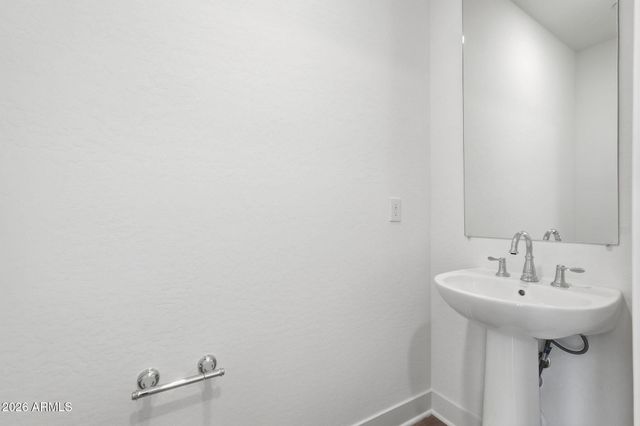 2121 W SONORAN DESERT Drive 115, Phoenix, AZ 85085