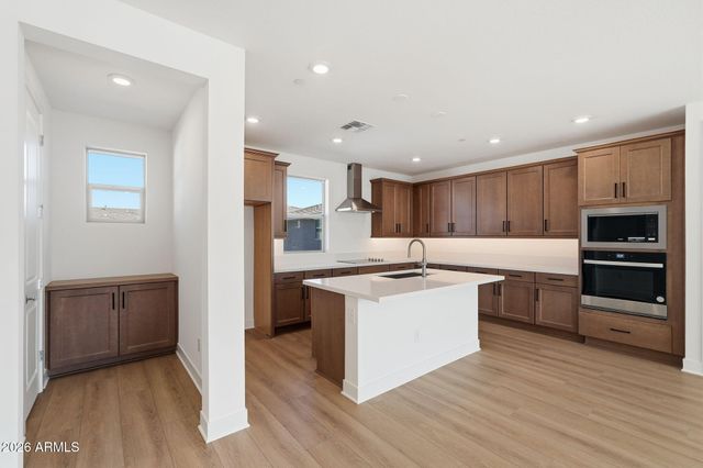 2121 W SONORAN DESERT Drive 115, Phoenix, AZ 85085