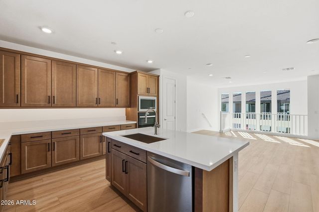 2121 W SONORAN DESERT Drive 115, Phoenix, AZ 85085