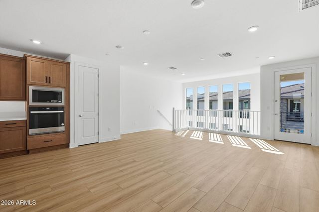 2121 W SONORAN DESERT Drive 115, Phoenix, AZ 85085