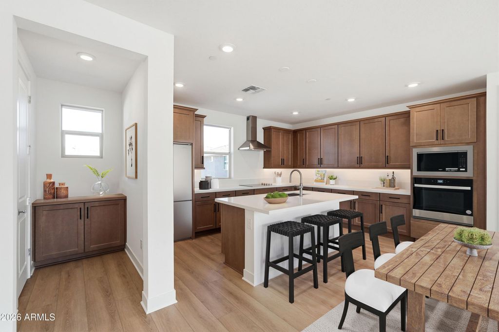 2121 W SONORAN DESERT Drive 115, Phoenix, AZ 85085