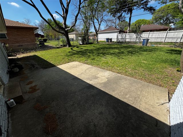 923 Green Castle Drive, Dallas, TX 75232