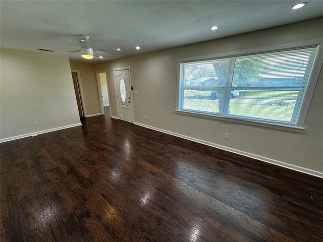 923 Green Castle Drive, Dallas, TX 75232