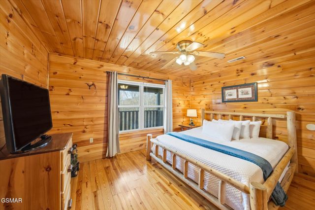 2016 Oakmont Drive, Sevierville, TN 37876