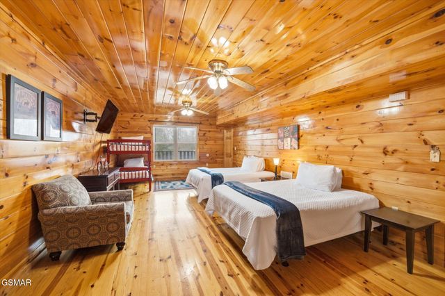 2016 Oakmont Drive, Sevierville, TN 37876