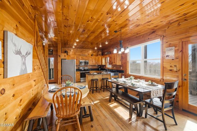 2016 Oakmont Drive, Sevierville, TN 37876