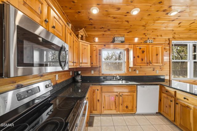 2016 Oakmont Drive, Sevierville, TN 37876