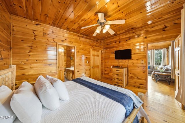 2016 Oakmont Drive, Sevierville, TN 37876