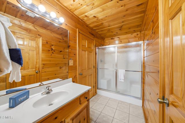 2016 Oakmont Drive, Sevierville, TN 37876