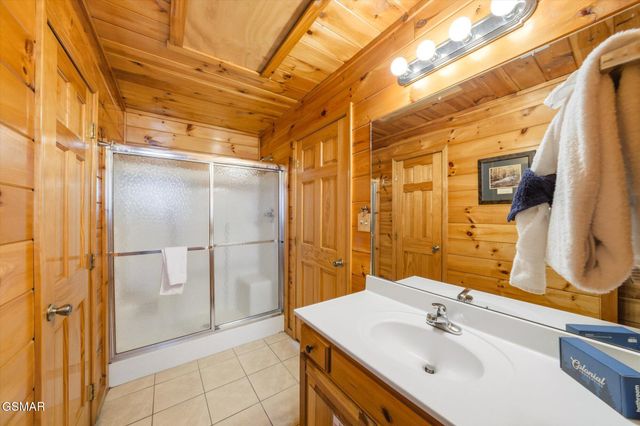 2016 Oakmont Drive, Sevierville, TN 37876