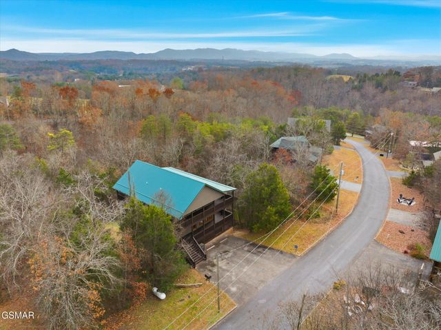 2016 Oakmont Drive, Sevierville, TN 37876