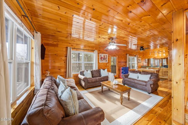 2016 Oakmont Drive, Sevierville, TN 37876