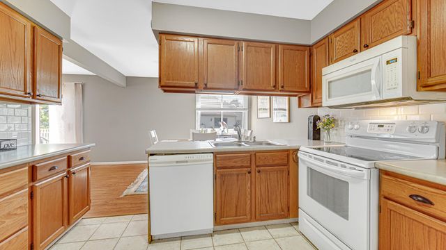 975 Millpond Road N, Valparaiso, IN 46385