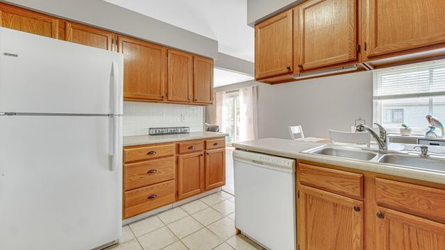 975 Millpond Road N, Valparaiso, IN 46385