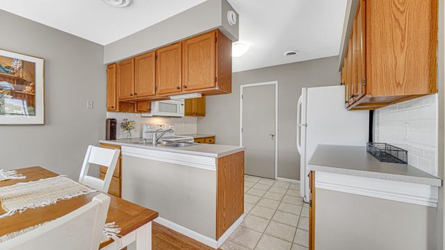 975 Millpond Road N, Valparaiso, IN 46385