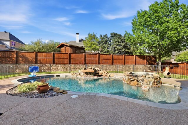 781 Lark Street, Lantana, TX 76226