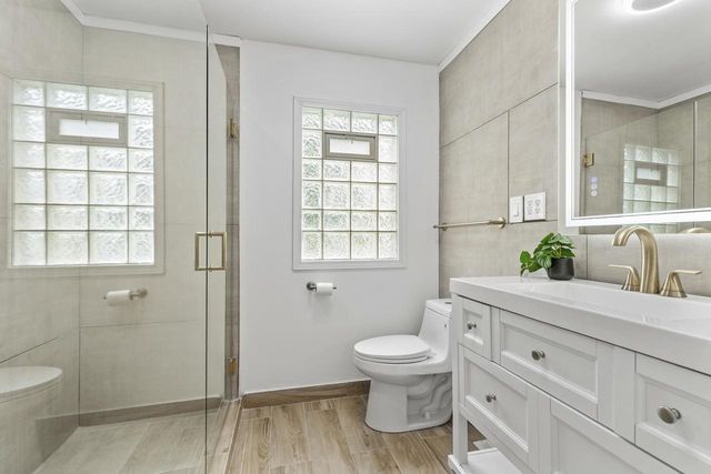 550 N Riverside DRIVE, Saukville, WI 53080