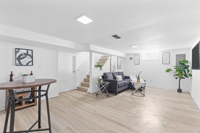 550 N Riverside DRIVE, Saukville, WI 53080