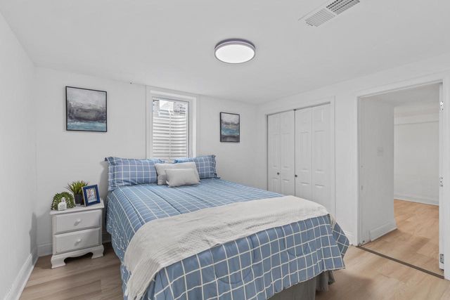 550 N Riverside DRIVE, Saukville, WI 53080