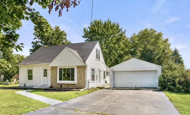 550 N Riverside DRIVE, Saukville, WI 53080