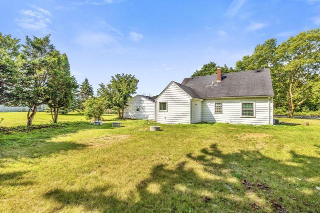 550 N Riverside DRIVE, Saukville, WI 53080