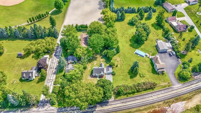 550 N Riverside DRIVE, Saukville, WI 53080