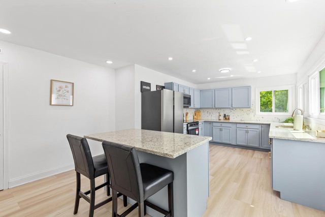 550 N Riverside DRIVE, Saukville, WI 53080