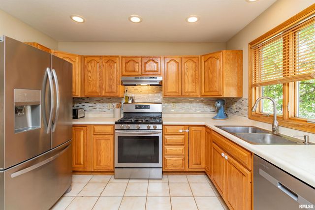 415 MACKENZIE Place, Germantown Hills, IL 61548