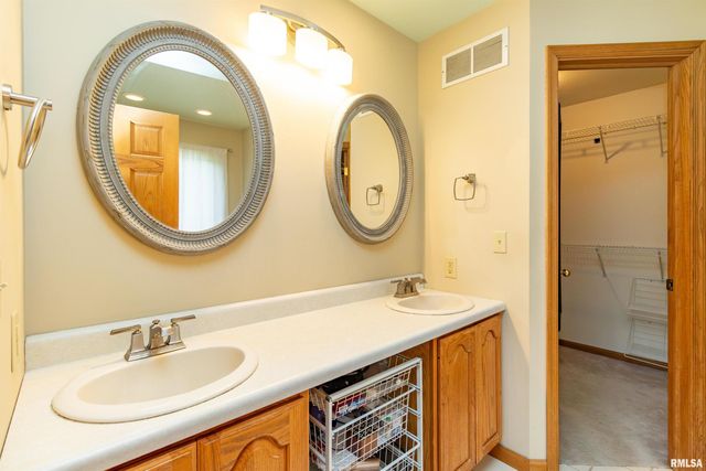 415 MACKENZIE Place, Germantown Hills, IL 61548