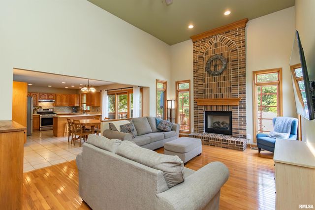415 MACKENZIE Place, Germantown Hills, IL 61548