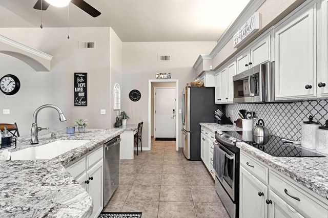 7672 N Dante Avenue, Fresno, CA 93722