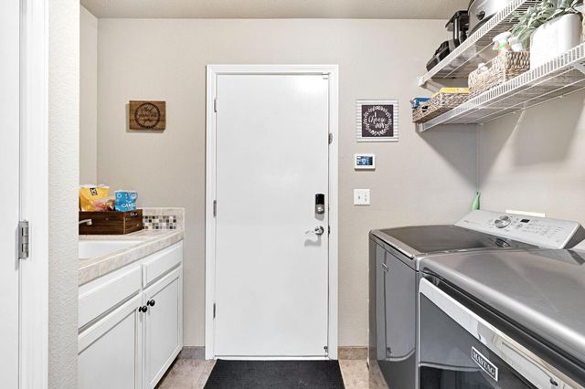 7672 N Dante Avenue, Fresno, CA 93722