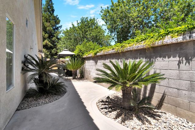 7672 N Dante Avenue, Fresno, CA 93722