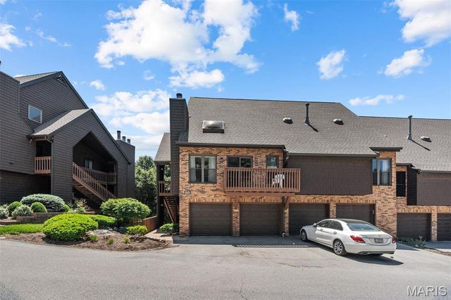 5168 Hollow Wood Court D, St Louis, MO 63128