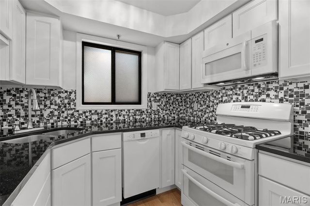 5168 Hollow Wood Court D, St Louis, MO 63128