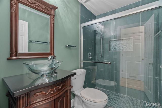 5168 Hollow Wood Court D, St Louis, MO 63128