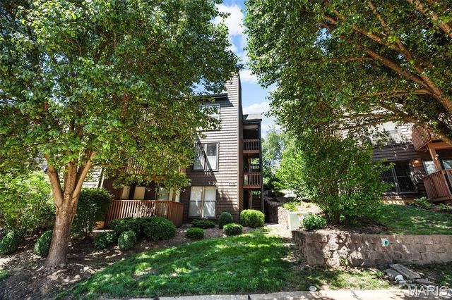 5168 Hollow Wood Court D, St Louis, MO 63128