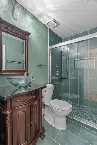 5168 Hollow Wood Court D, St Louis, MO 63128