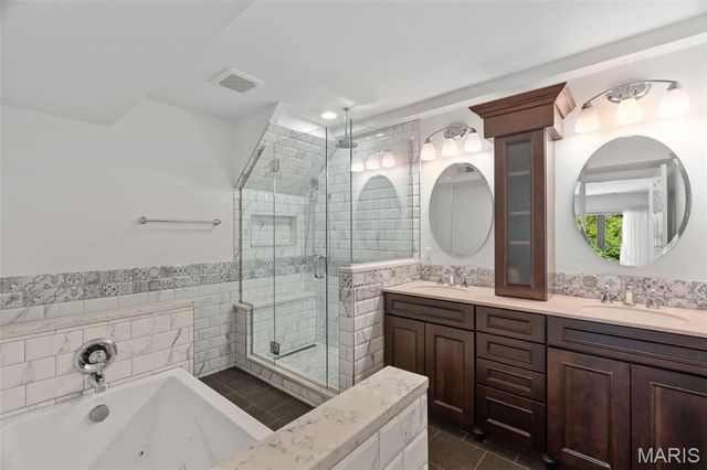 5168 Hollow Wood Court D, St Louis, MO 63128