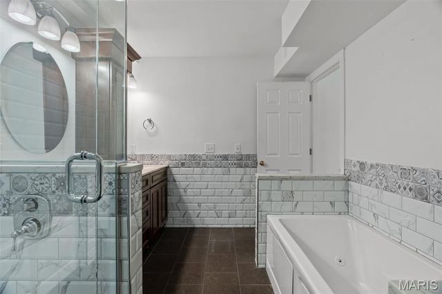 5168 Hollow Wood Court D, St Louis, MO 63128
