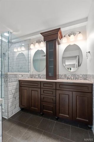 5168 Hollow Wood Court D, St Louis, MO 63128
