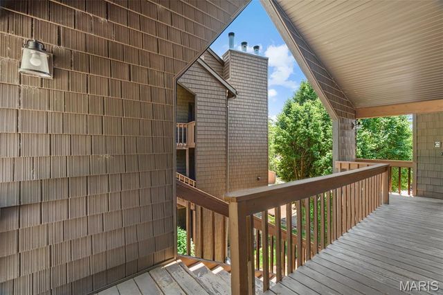 5168 Hollow Wood Court D, St Louis, MO 63128