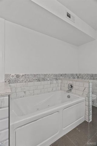 5168 Hollow Wood Court D, St Louis, MO 63128