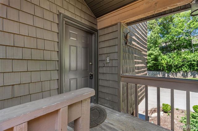 5168 Hollow Wood Court D, St Louis, MO 63128
