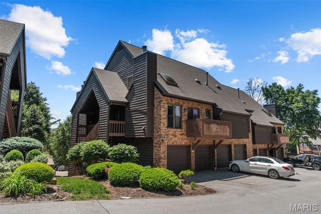 5168 Hollow Wood Court D, St Louis, MO 63128