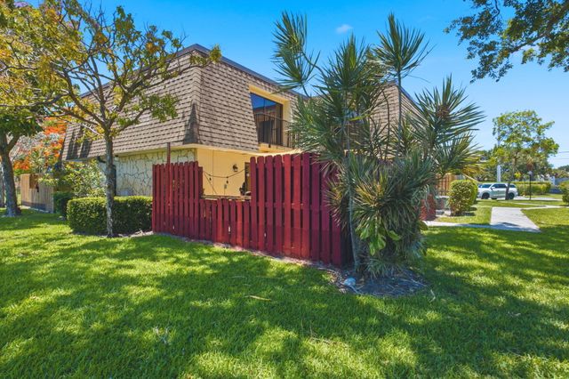 2883 SW 22nd Circle 51a, Delray Beach, FL 33445