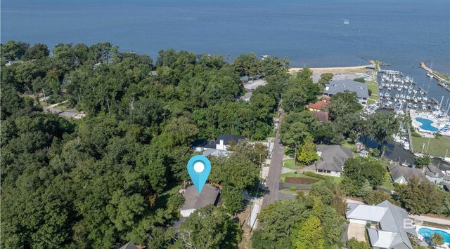 206 Volanta Avenue, Fairhope, AL 36532